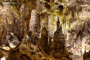 Postojnské jeskyně neboli Postojnska jama neboli Postojna Cave