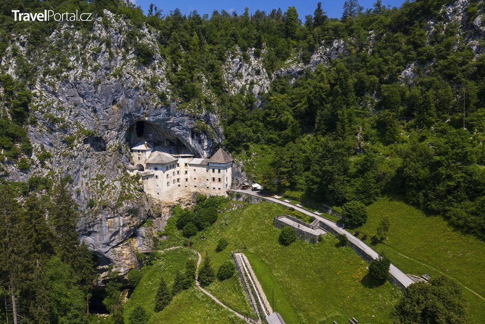 největší jeskynní hrad světa je pýchou Slovinska